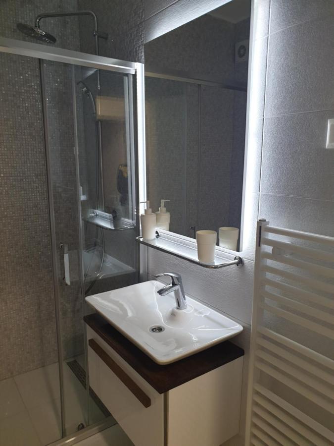 Apartman Viktoria Tuzla Esterno foto