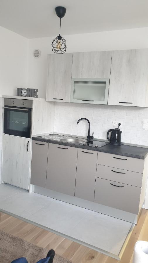 Apartman Viktoria Tuzla Esterno foto