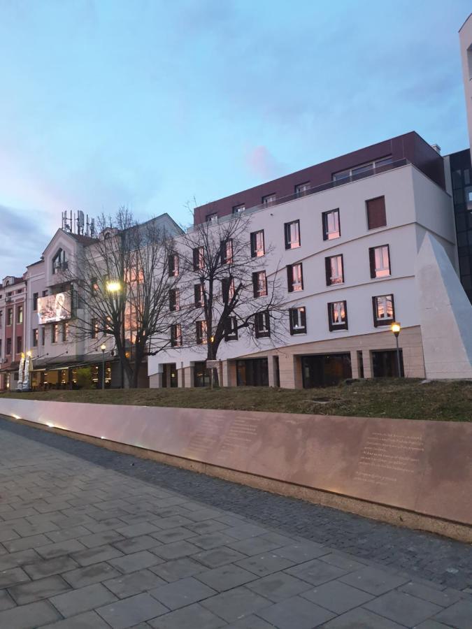 Apartman Viktoria Tuzla Esterno foto